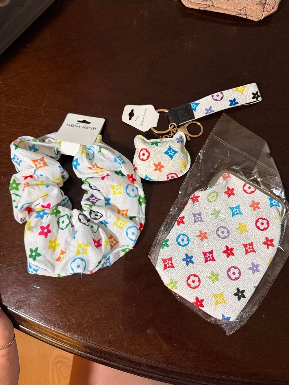 White Multicolor Scrunchie & Accessory Set - Picture 2 of 2